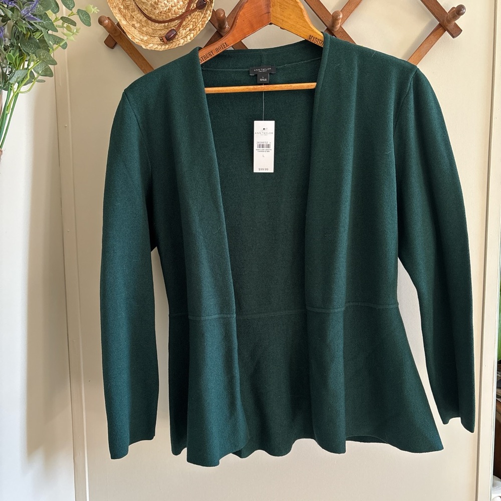 Ann Taylor single clasp cardigan